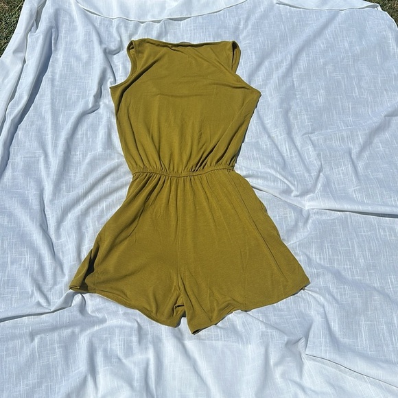 Olive Green Sleeveless Jumpsuit - Picture 3 of 4